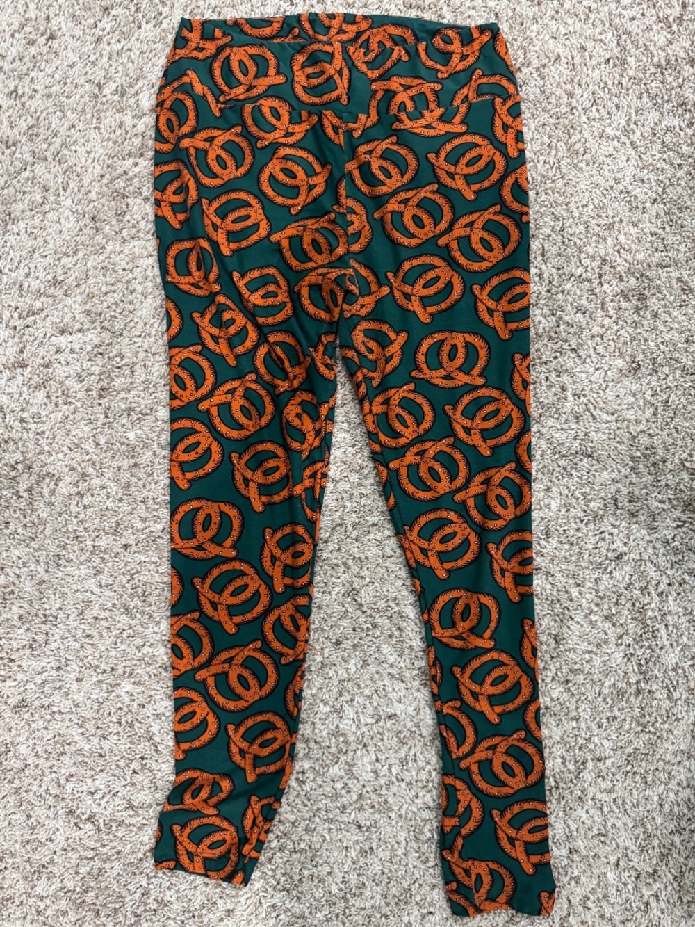 LuLaRoe Pretzel Leggings Green background/brown pretzels size TC (12-22)